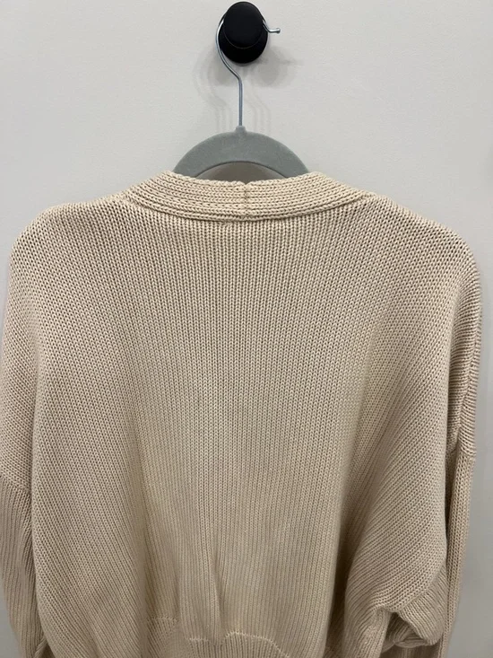 Nueflora Cream Button-Front V-Neck Pocket Cardigan - Picture 7 of 10